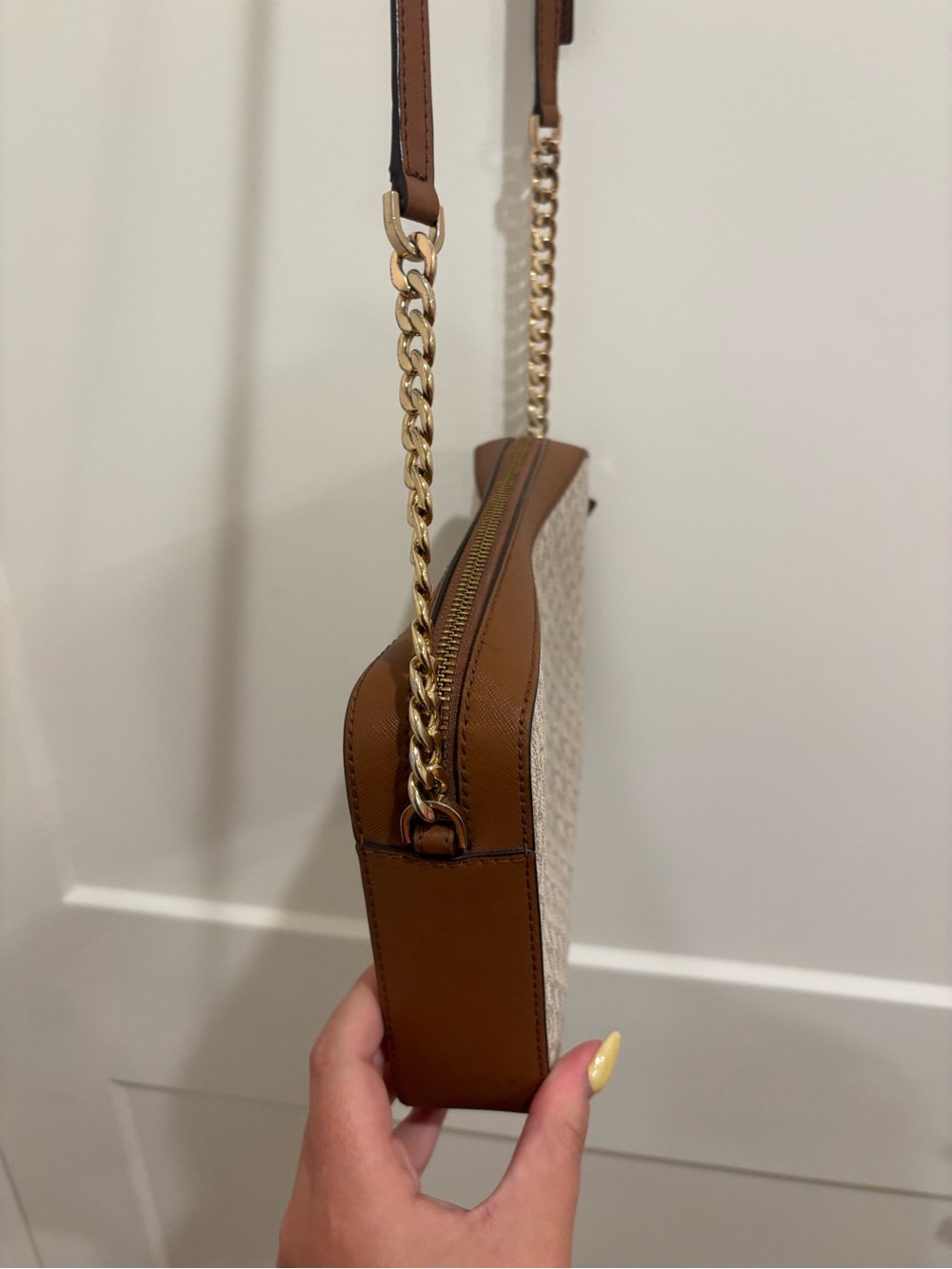 Michael Kors Beige/Acorn Logo Crossbody Camera Bag - Picture 6 of 7